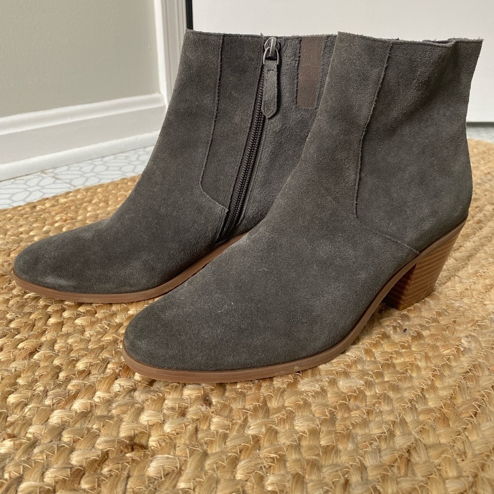 Susina Dana-Lea Grey Suede Boots Size 9